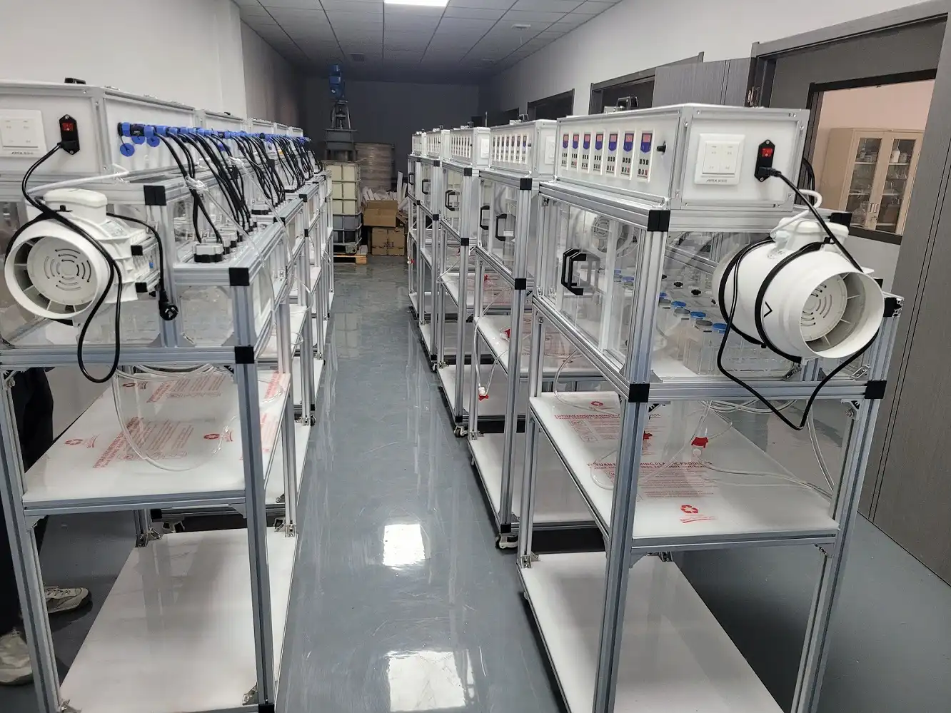 Lab scale mixer settlers