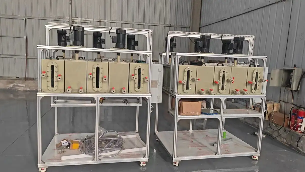 Lab scale mixer settlers Lab scale mixer settlers