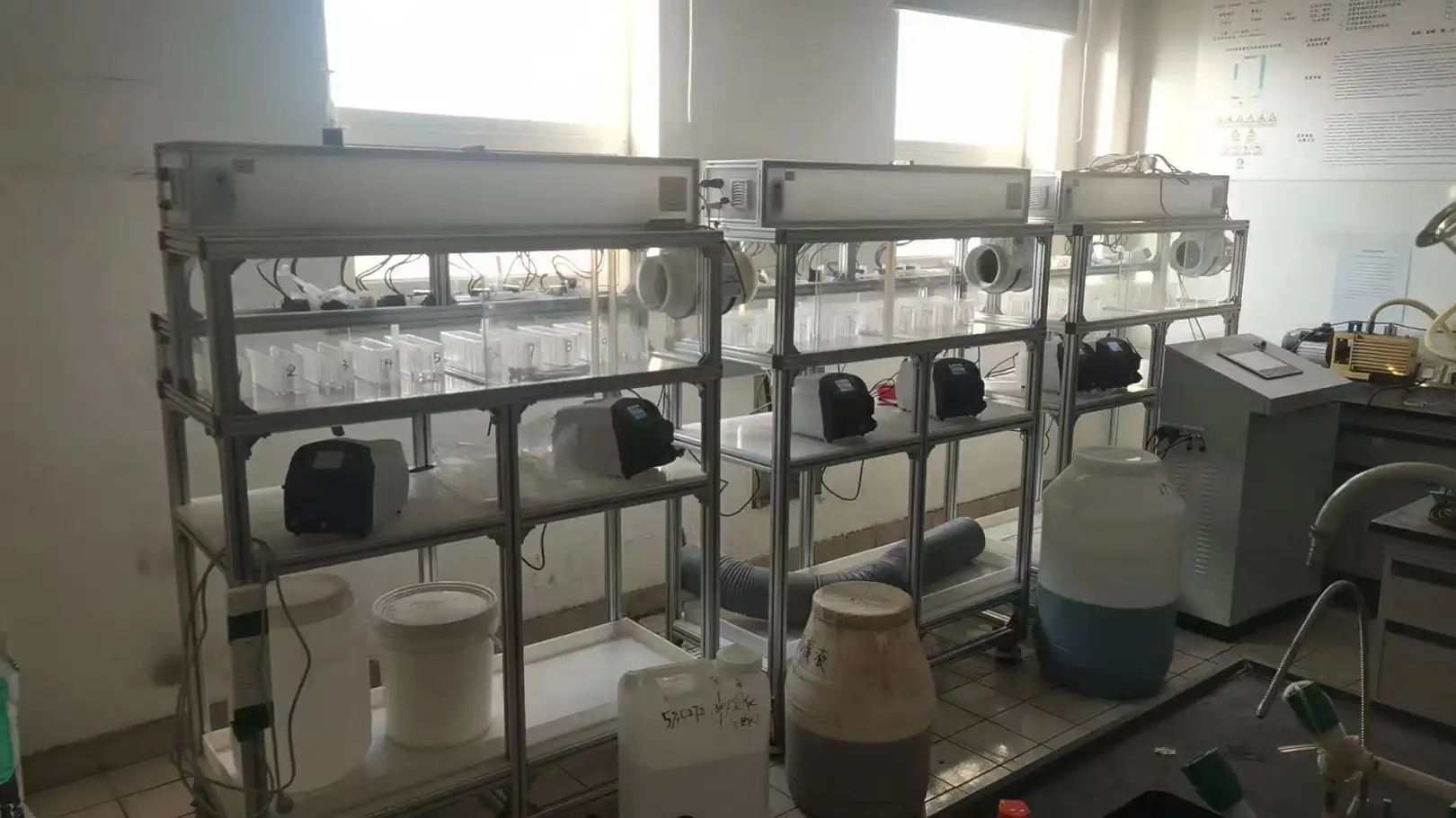 PTFE mixer settler